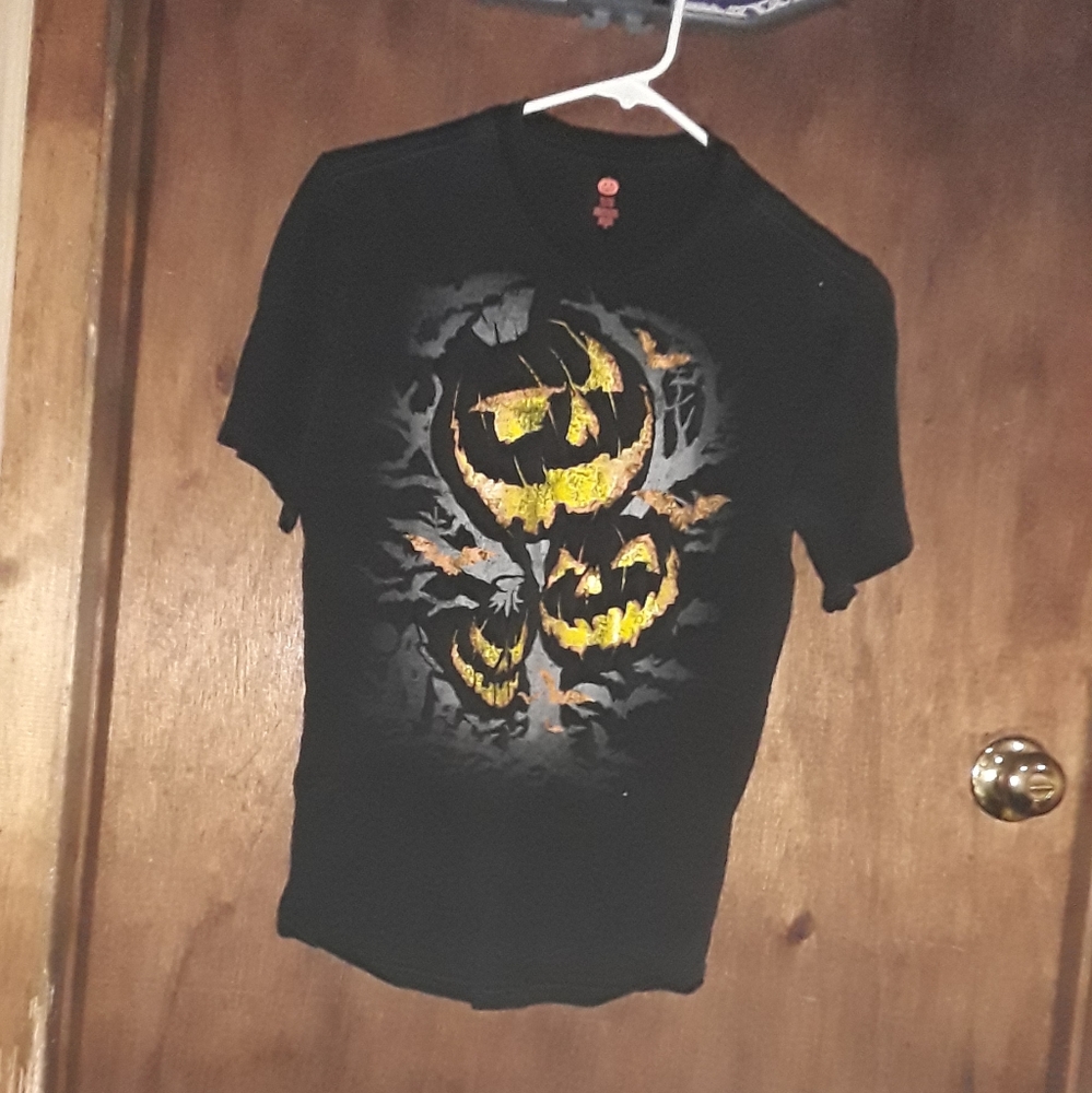 Graphic tee